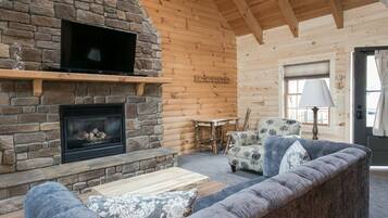 Smart TV y chimenea