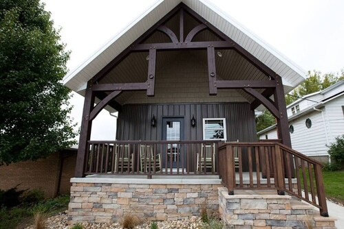 Luxury 2-Bedroom Cottage in Downtown Berlin