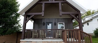 Luxury 2-Bedroom Cottage in Downtown Berlin