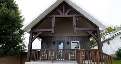 Luxury 2-Bedroom Cottage in Downtown Berlin