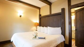 2 bedrooms, desk, WiFi, bed sheets