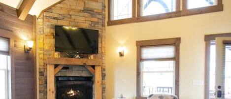 Smart-TV, Kamin, DVD-Player