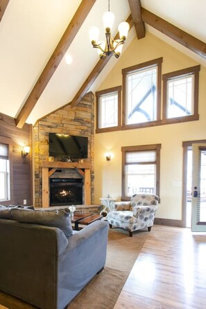 Smart-tv, eldstad och dvd-spelare