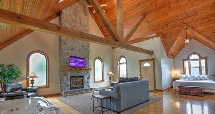 Romantic Cottage With Jacuzzi & Fireplace