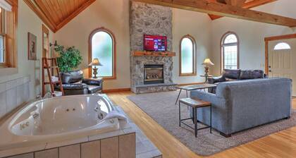 Romantic Cottage With Jacuzzi & Fireplace
