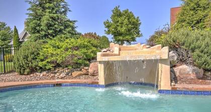 Cozy Cottage With Fireplace, Seasonal Pool/Hot Tub