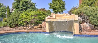 Delightful Cottage With Seasonal Pool/Hot Tub