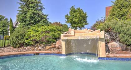 Delightful Cottage With Seasonal Pool/Hot Tub