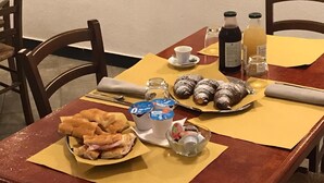 Tägliches inbegriffenes einheimisches Frühstück