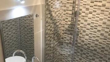 Deluxe Double Room, Ensuite (Gozzo) | Bathroom | Shower, free toiletries, hair dryer, bidet