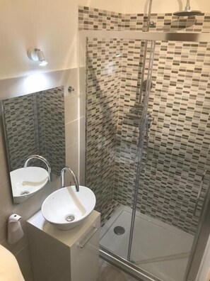 Chambre Double Deluxe, salle de bains attenante (Gozzo) | Salle de bain