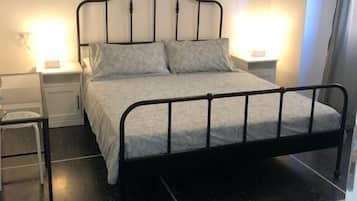Deluxe Double Room, Ensuite (Gozzo) | Desk, free cribs/infant beds, free WiFi, bed sheets