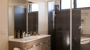 Douche, baignoire à remous