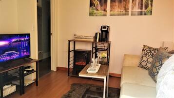 テレビ、DVD プレーヤー