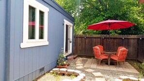 Outdoor dining - Central Santa Rosa Getaway w/ Private Outdoor Space (Santa Rosa)
