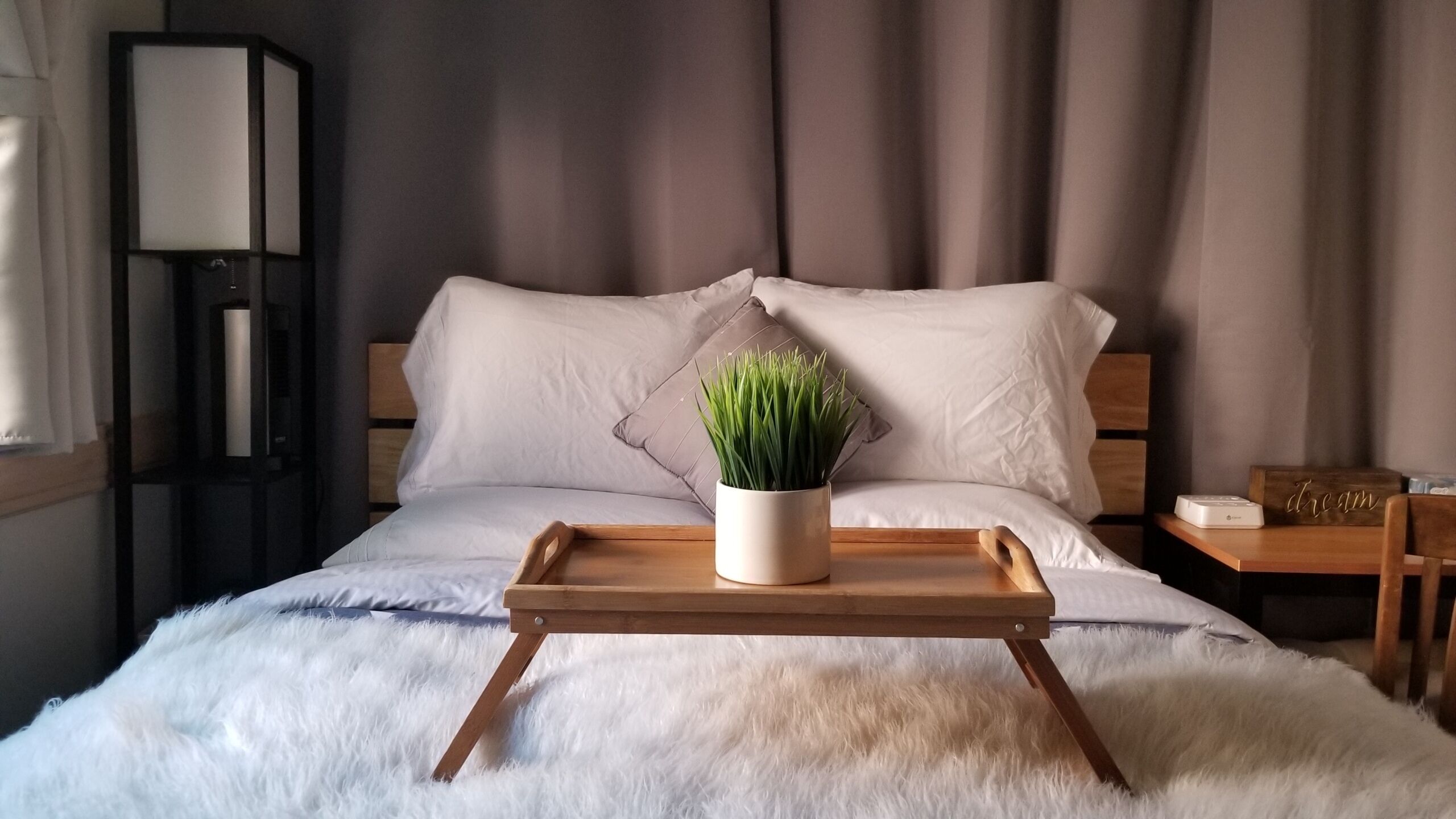 1 bedroom, desk, WiFi