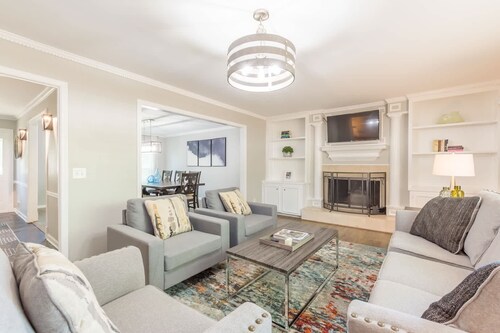 Beautiful & large Newly renovated 5 Bedroom house.