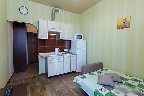 Economy Triple Room | Private kitchenette