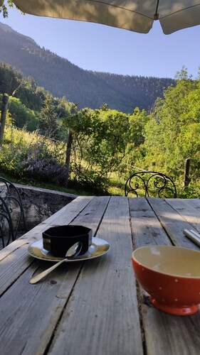 😷👍Rdc Maison Roches Rousses.3Pers. Private land and terrace. Nice view .