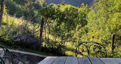 đ·đRdc Maison Roches Rousses.3Pers. Private land and terrace. Nice view .