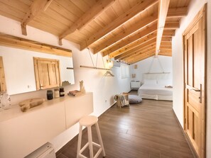 Signature Penthouse | Minibar, individually decorated, individually furnished, desk - Anıt Konak (Cesme)