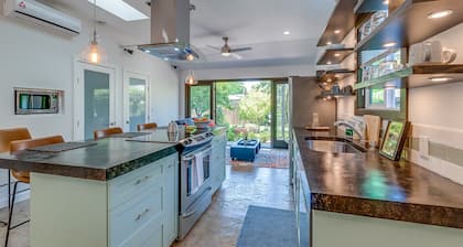 Cottage in the Garden. New! Modern!