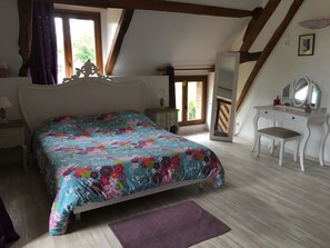 3 chambres, fer et planche à repasser, Wi-Fi, draps fournis