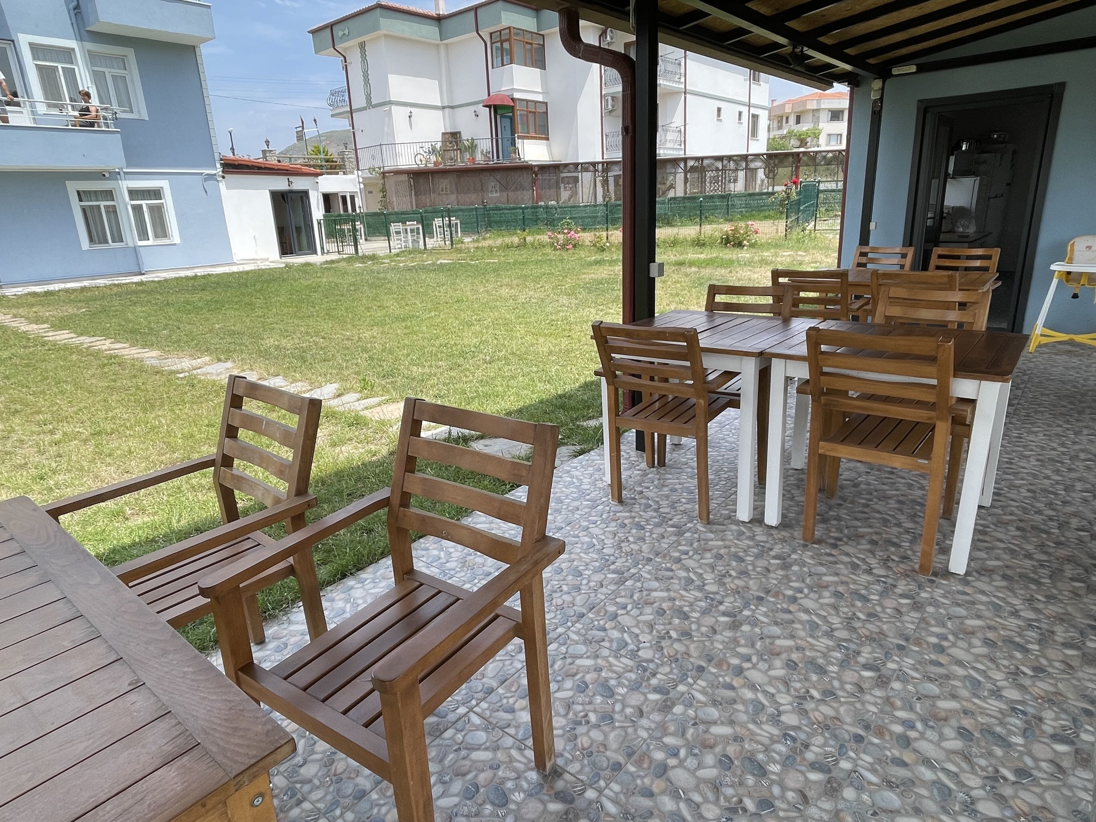 breakfast, lunch and dinner served