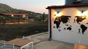 Breakfast, lunch and dinner served - Parli Hotel (Gökçeada)