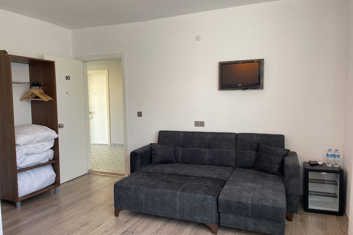 economy room, ground floor | 1 bedroom, minibar, laptop workspace, soundproofing