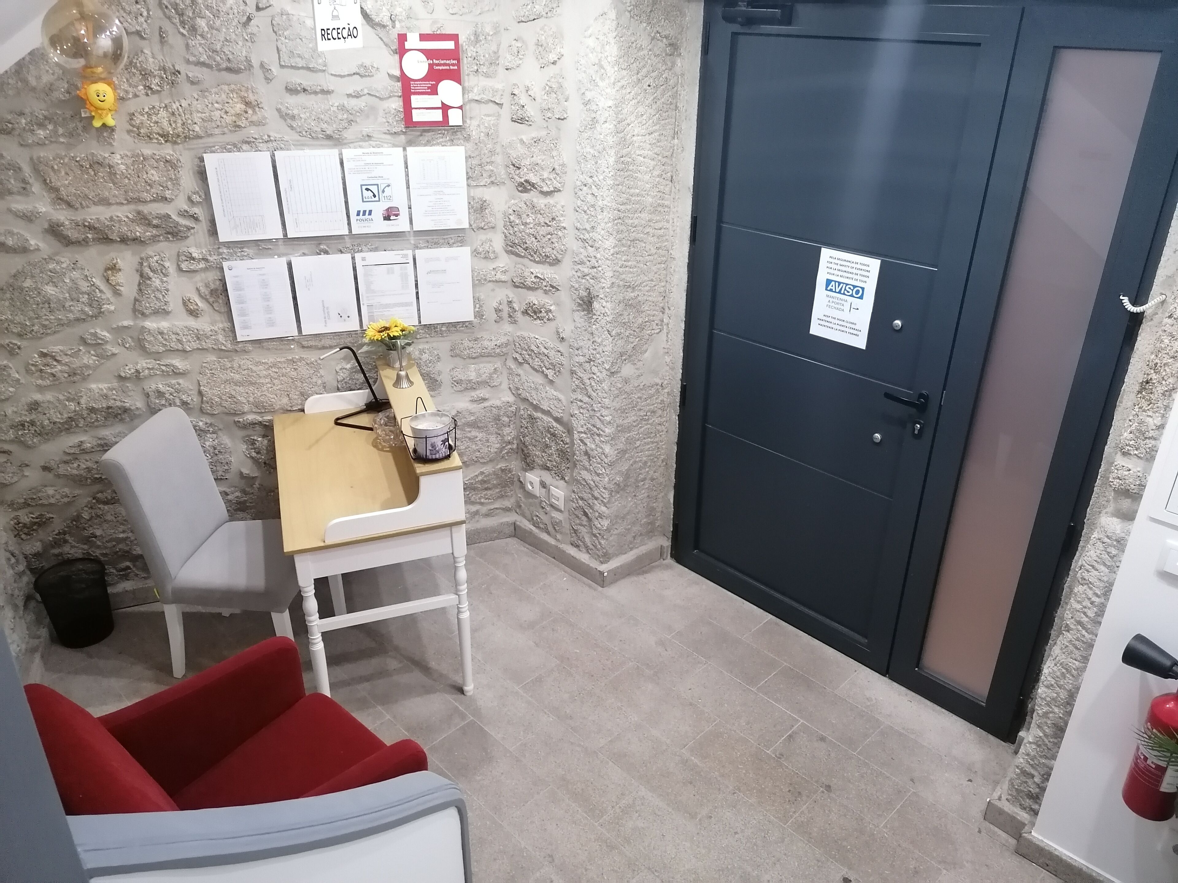 Foto - ALOJAMENTO GIRASSOL - Guest House - Quarto com casa de banho privativa