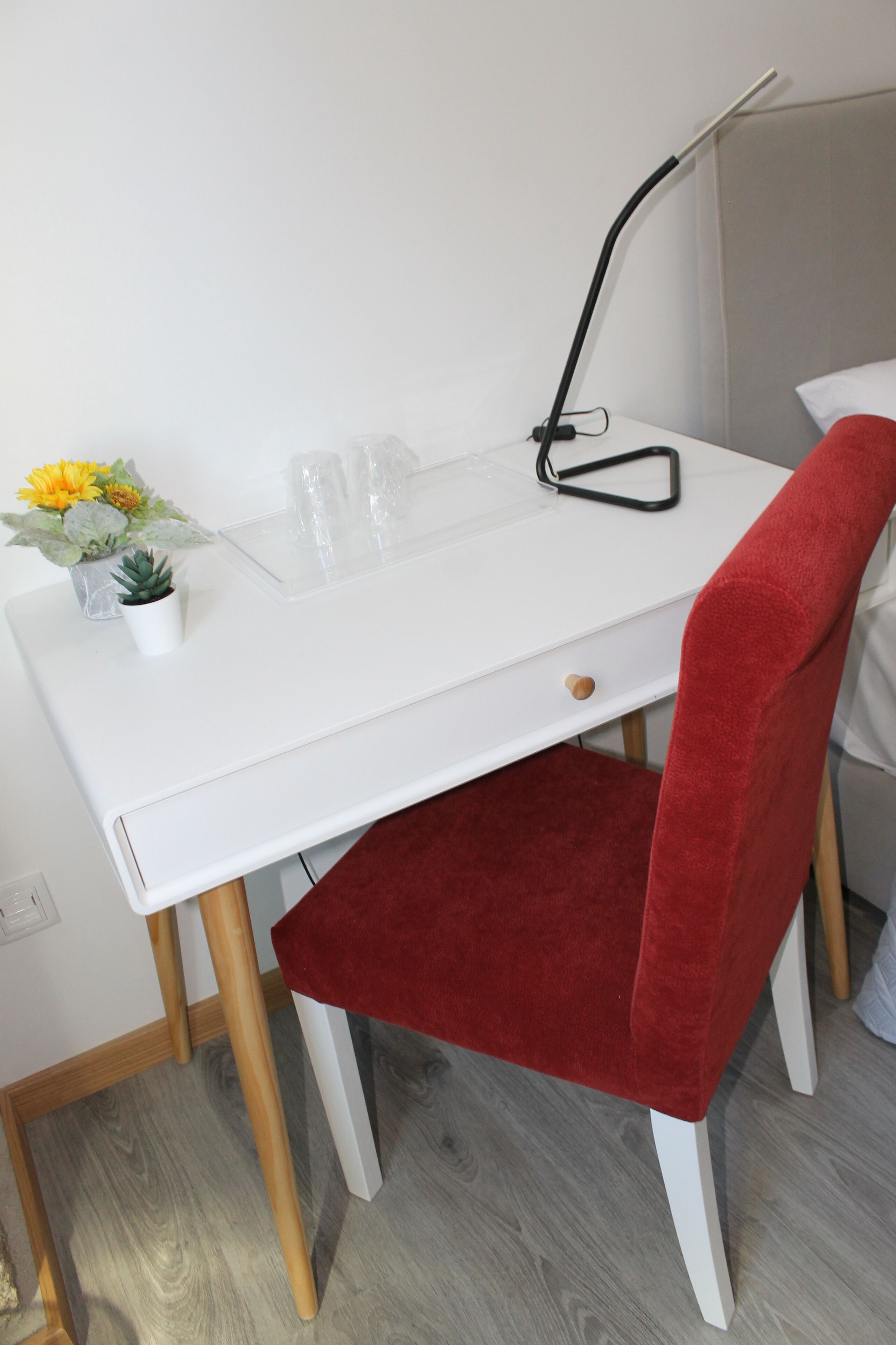 Foto - ALOJAMENTO GIRASSOL - Guest House - Quarto com casa de banho privativa