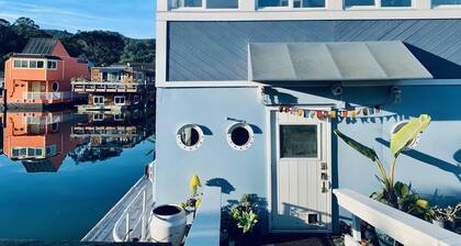 Exquisite 3-bedroom 3-bath 3-deck floating home in Sausalito