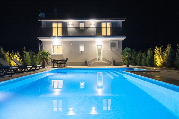 Outdoor pool, a heated pool