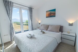 4 bedrooms, in-room safe, iron/ironing board, WiFi - Villa Antea - privat heated pool, brand new villa, relaxing, rural near sea (Imotski)