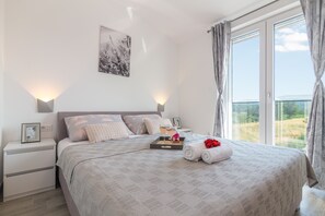 4 Schlafzimmer, Zimmersafe, Bügeleisen/Bügelbrett, WLAN