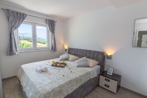 4 bedrooms, in-room safe, iron/ironing board, WiFi