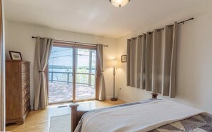 5 bedrooms, iron/ironing board, free WiFi, bed sheets