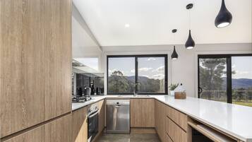 Panoramic House | Private kitchen | Full-size fridge, microwave, oven, stovetop