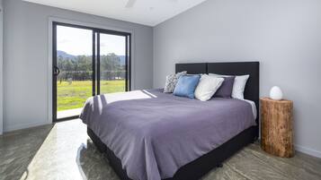 Panoramic House | 2 bedrooms, laptop workspace, iron/ironing board, free WiFi