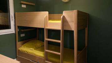 4 Schlafzimmer, BĂŒgeleisen/BĂŒgelbrett, Reisekinderbett, WLAN