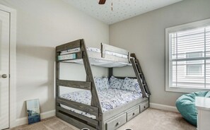 6 slaapkamers, een strijkplank/strijkijzer, wifi, beddengoed