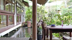 Tempat makan luar