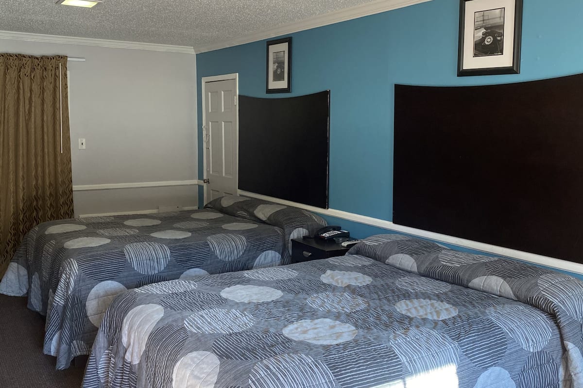 Double Room | Desk, laptop workspace, bed sheets, wheelchair access