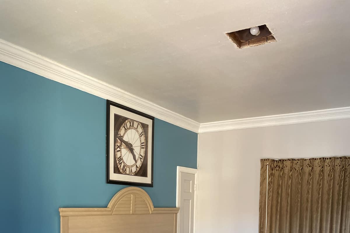 Single Room | Desk, laptop workspace, bed sheets, wheelchair access