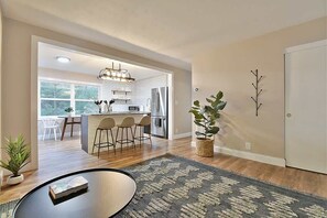 Interior - SoKno Family Retreat, Steps to Ijams 10 mins to UT (Knoxville)