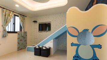 Family Quadruple Room (A201) | Children's theme room