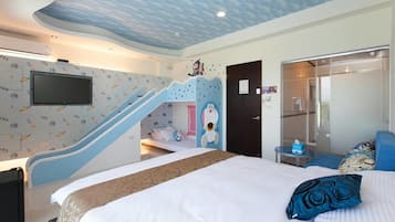 Habitación cuádruple familiar (A201) | Wifi gratis y ropa de cama