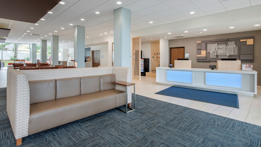 Holiday Inn Express & Suites Moundsville by IHG