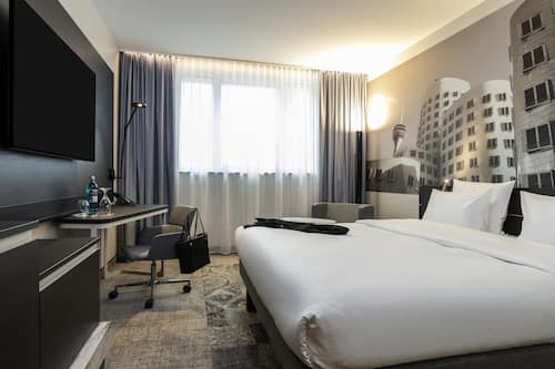 Superior Room, 1 Double Bed | Desk, laptop workspace, soundproofing, free WiFi